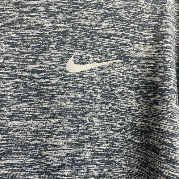Women’s NIKE running pullover size M - Picture 7 of 8